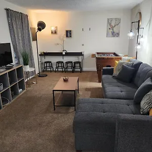  Apartment Centauri Vacation Rentals: 2-bedroom With Free Parking United States