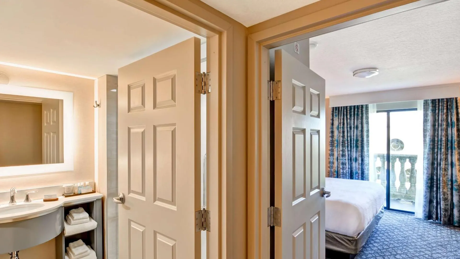 Embassy Suites By Hilton Orlando Downtown 3*,